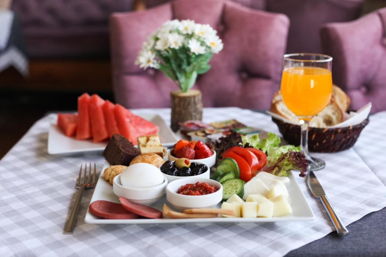 그레이트 포춘 호텔&스파 이스탄불 외부 사진 A traditional Turkish breakfast