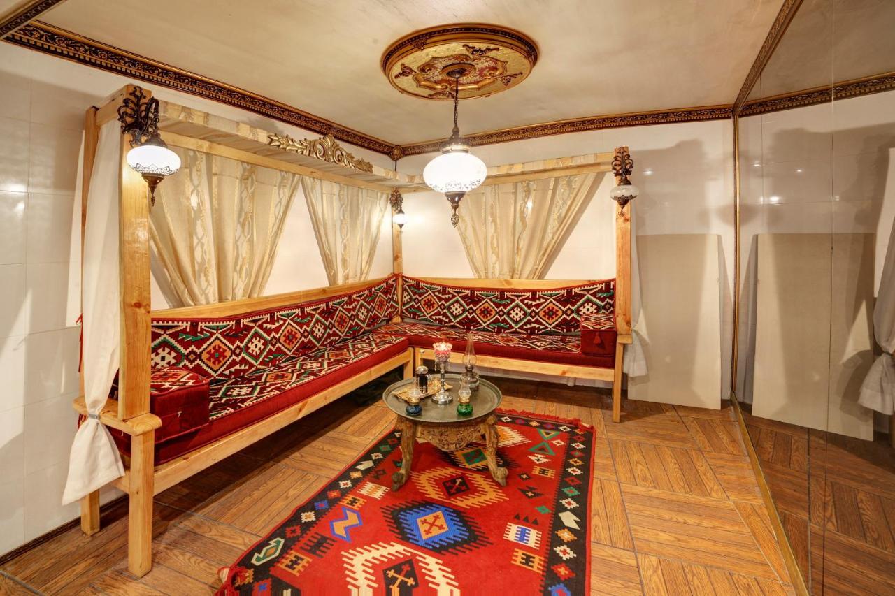 그레이트 포춘 호텔&스파 이스탄불 외부 사진 A traditional Turkish coffeehouse