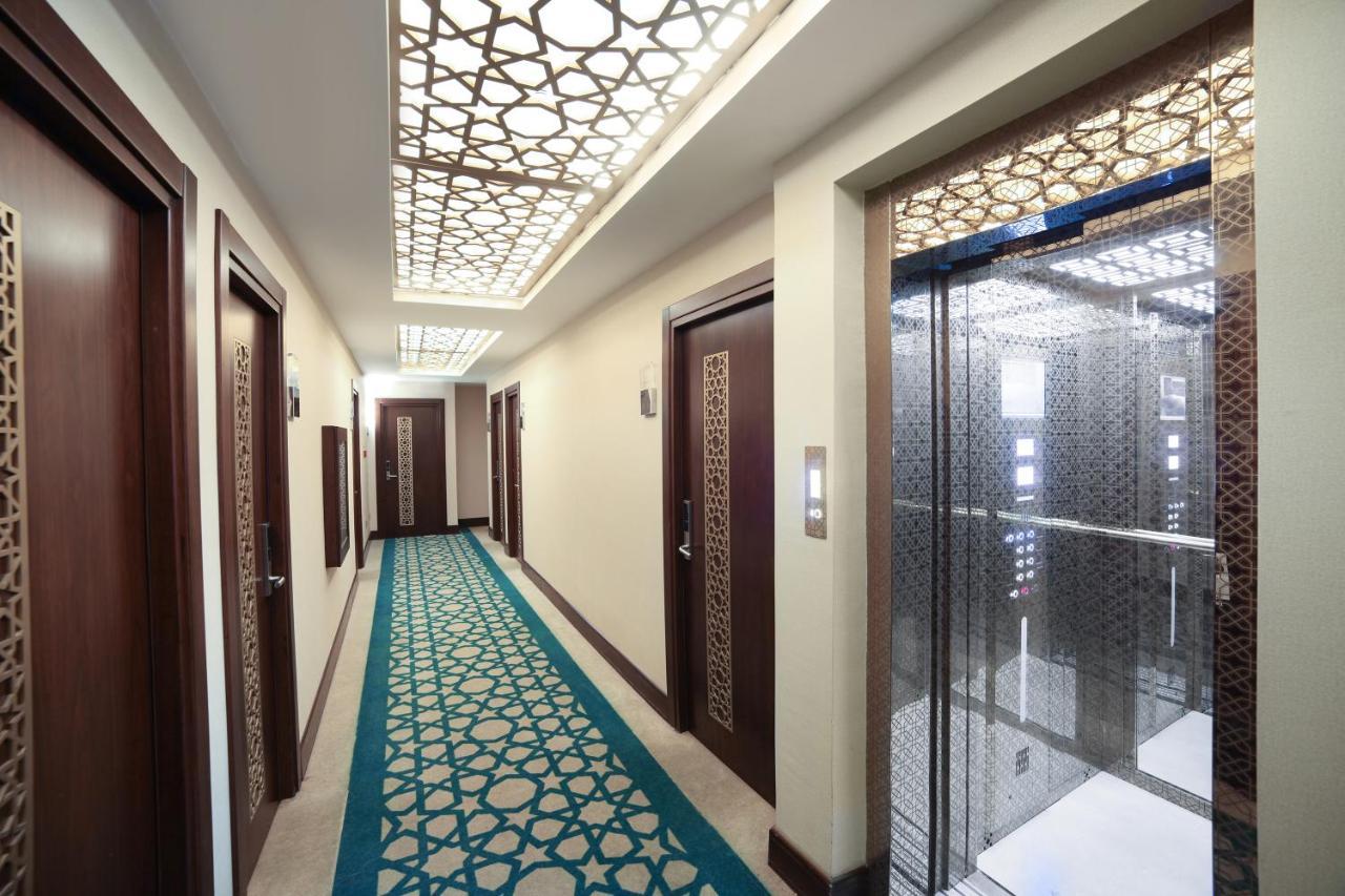 그레이트 포춘 호텔&스파 이스탄불 외부 사진 A corridor in a hotel